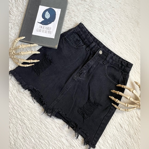 Distressed Black denim mini skirt - Picture 4 of 16